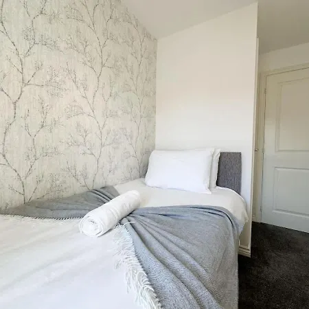 Coral House By Blue Skies Holiday home Thornaby on Tees